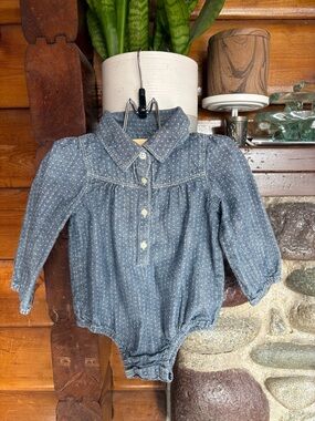 3/$30 GAP baby boy/girl light blue chambray shirt 12-18m